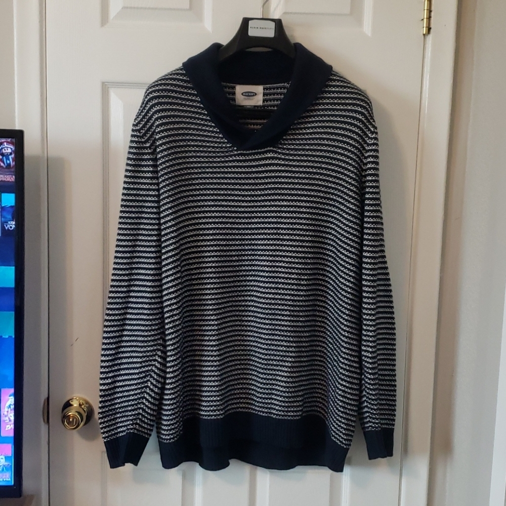 Old navy sweater